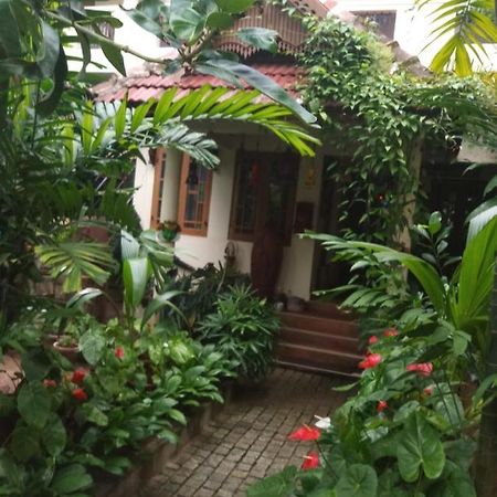 Heavenly Homestay Kochi Exteriör bild